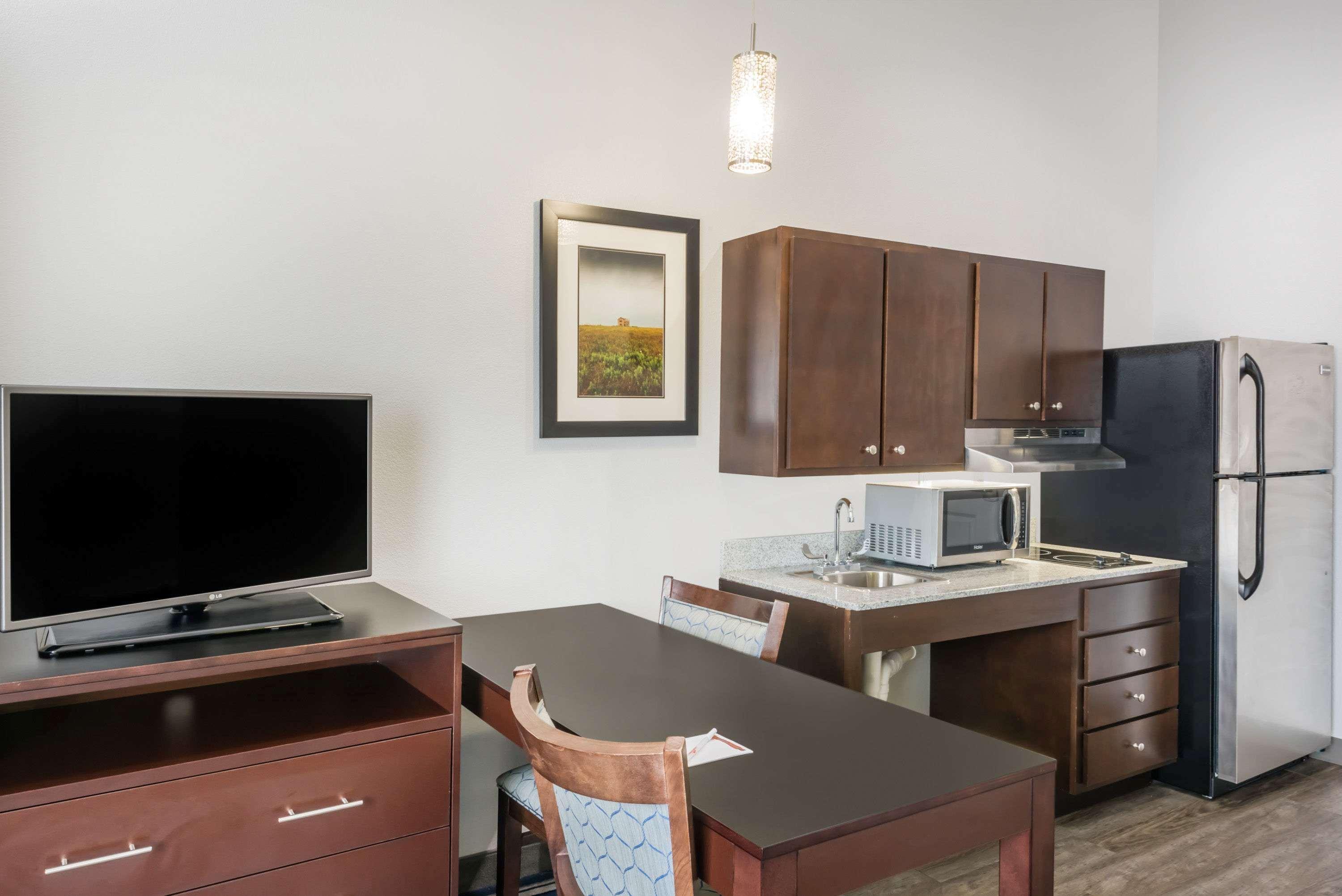 Hawthorn Extended Stay By Wyndham Midland Extérieur photo