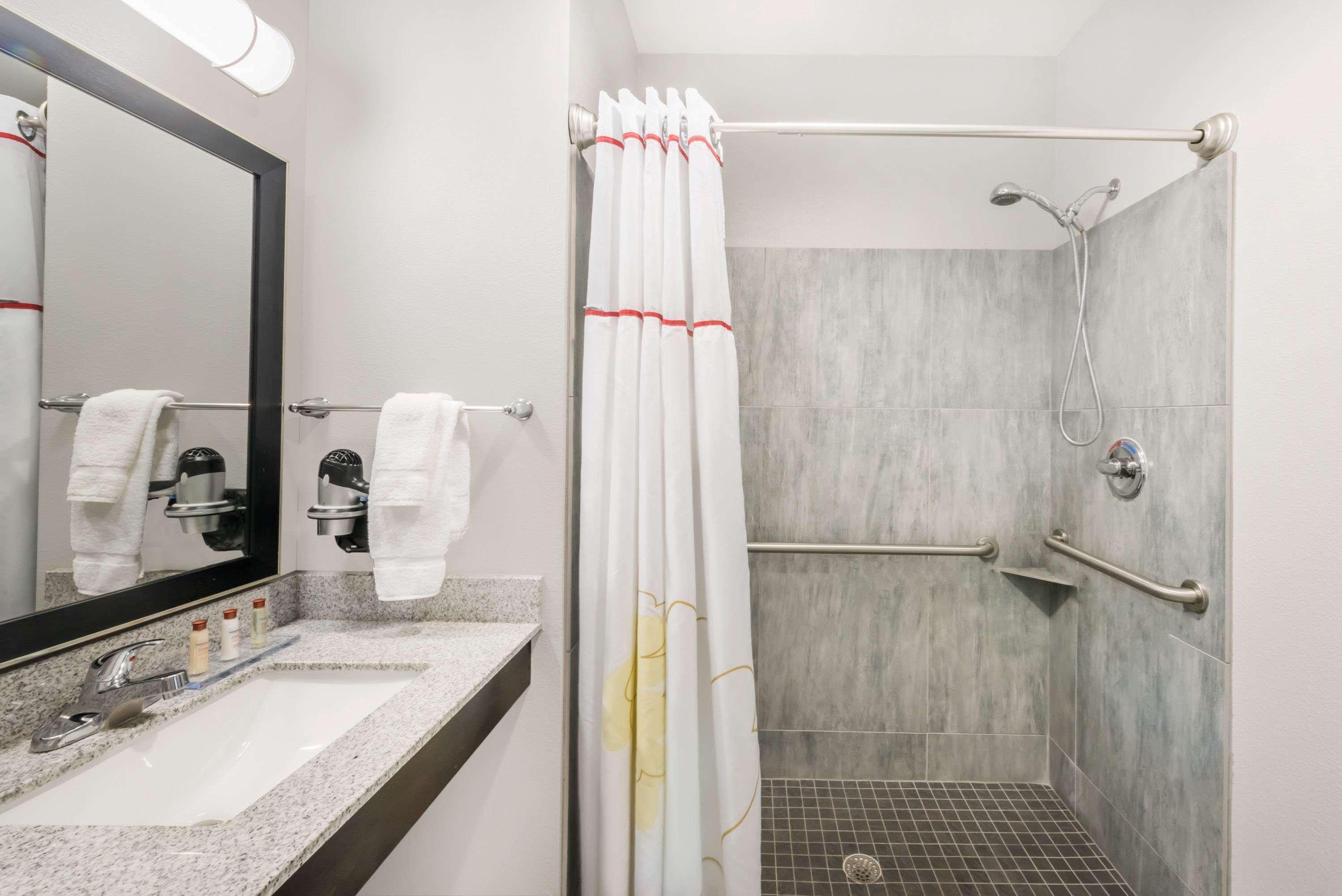 Hawthorn Extended Stay By Wyndham Midland Extérieur photo