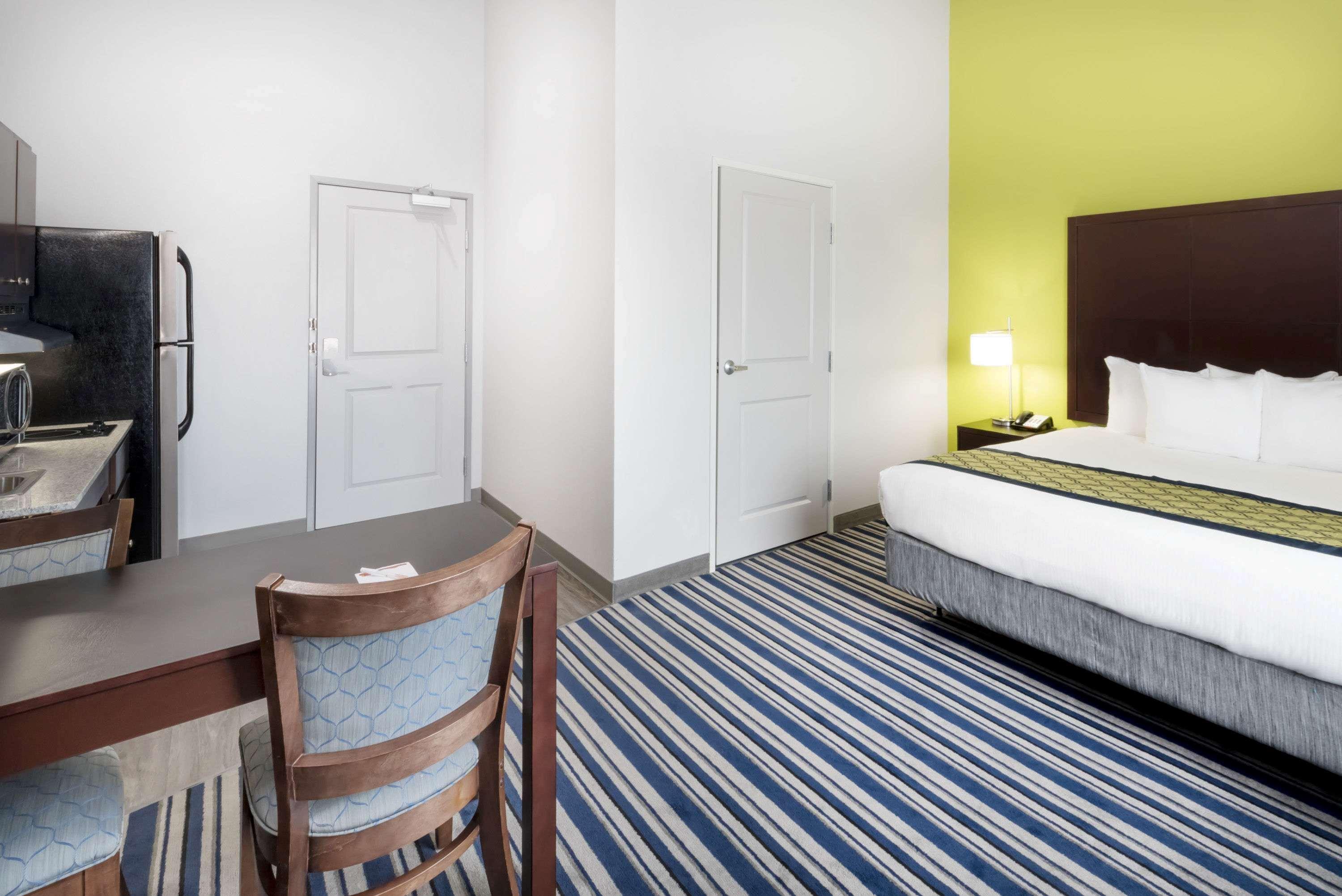 Hawthorn Extended Stay By Wyndham Midland Extérieur photo